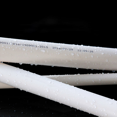 चिपकने वाला सफेद पीवीसी नाली पाइप डीएन 40 डीएन 63 यूपीवीसी प्लास्टिक पीने के पानी के पाइप को मोटा कर देता है: